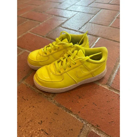 Nike‎ Air Force 1 Low Neon Yellow Volt Patent Leather Kids Shoes 10C 314193-700