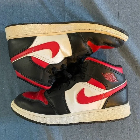 Jordan 1 Retro High OG, Size 6.5Y, EUC