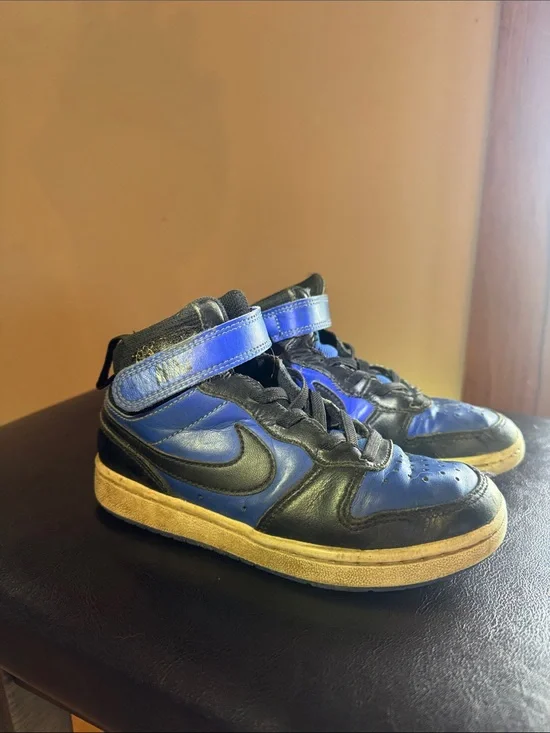 Nike Kids Mid-Top Sneakers in Blue and Black
