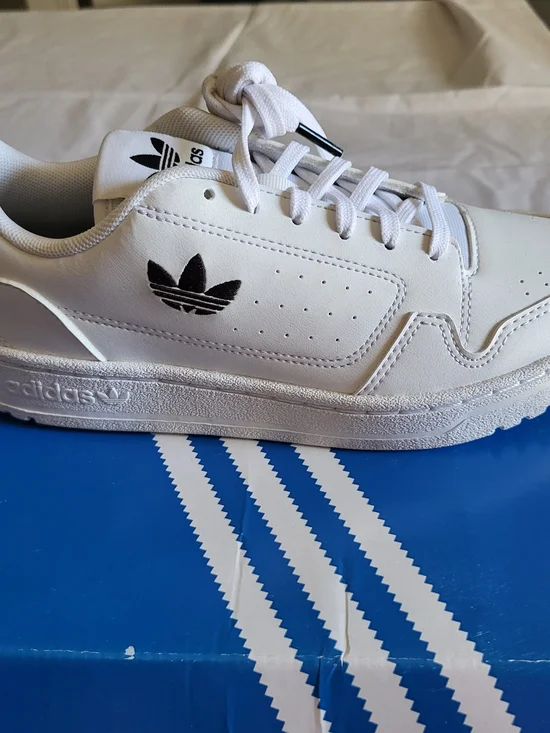 *NEW* Adidas NY 90 J White and Black Sneakers Size 4 Women's Size 5 with Box