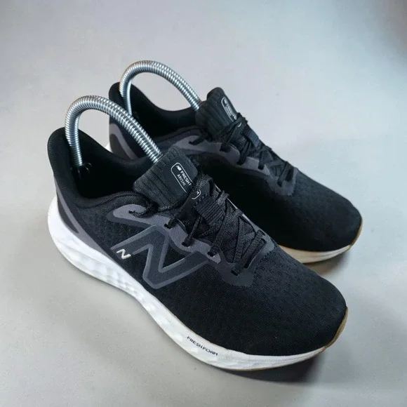 New Balance Fresh Foam Arishi V4 Womens Size 7 Black Running Shoes Sneakers