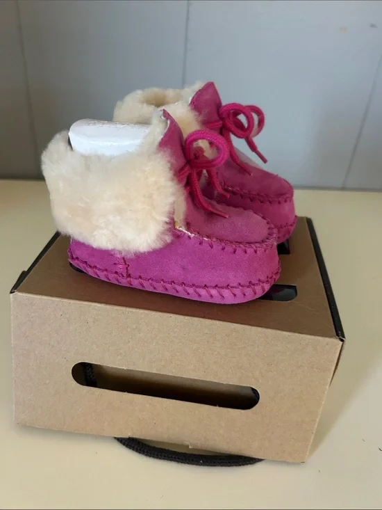 UGG Pink Shearling-Trim Baby Moccasin Booties
