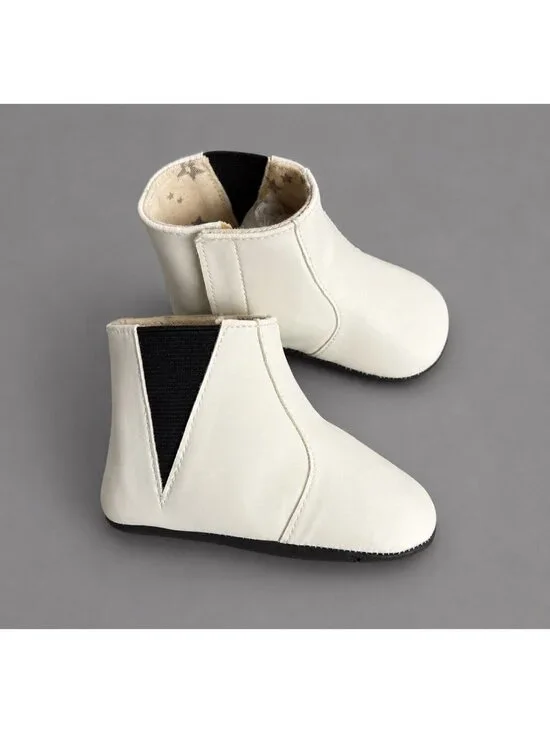 JUJUBE Size 2 White Soft Sole Baby Girl Booties Boots Eco Steps Vegan NEW