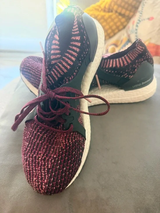 adidas ultra boost Womens Burgundy Knit Running Sneakers- only worn once