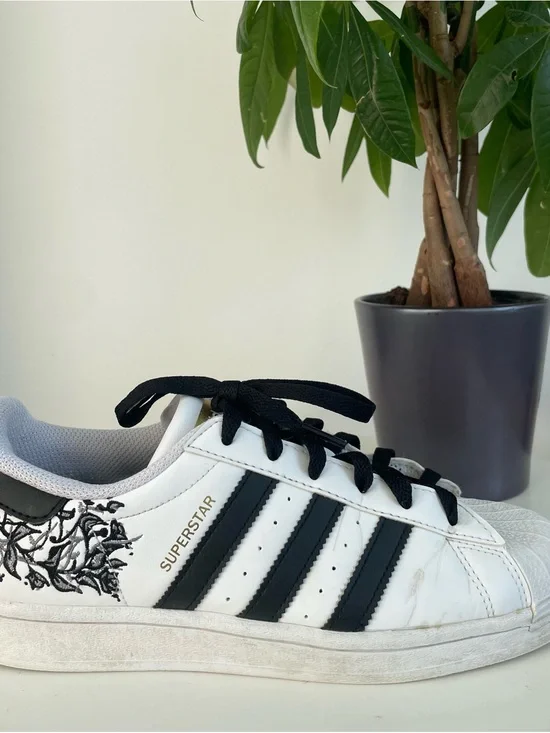 Women Size 7.5 adidas Shell Toe Superstar Floral Twist White Black Shoes