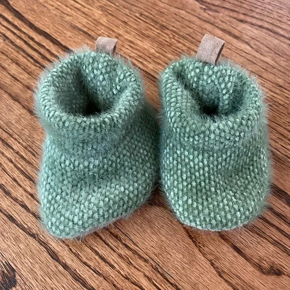 Cloud Island Green Baby Slippers Size 3-6 months