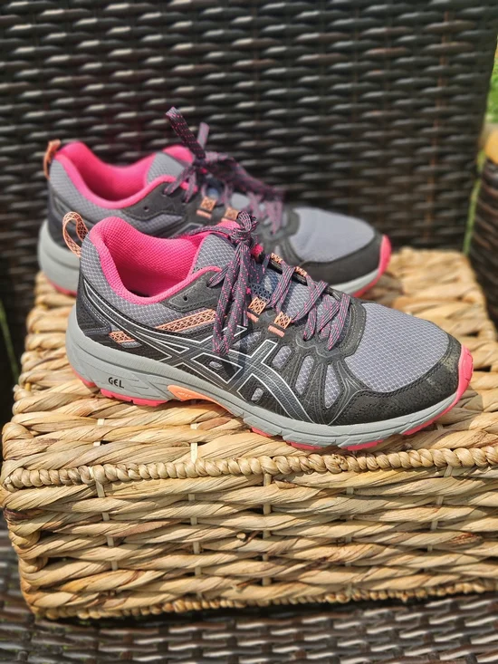 ASICS GEL Venture 7 Women Running Shoes - Gray with Pink Near New Tread