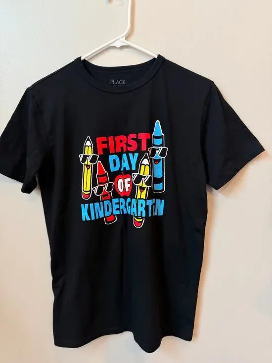 The Children's Place Unisex First Day of Kindergarten Graphic Tee XXL 16