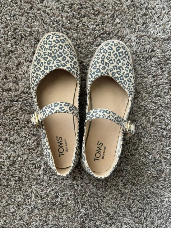 Toms (size 9) Carolina espadrille platform Mary Jane