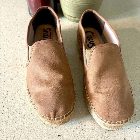 Circus by Sam Edelman Tan women's Slip-On Espidrille Shoes