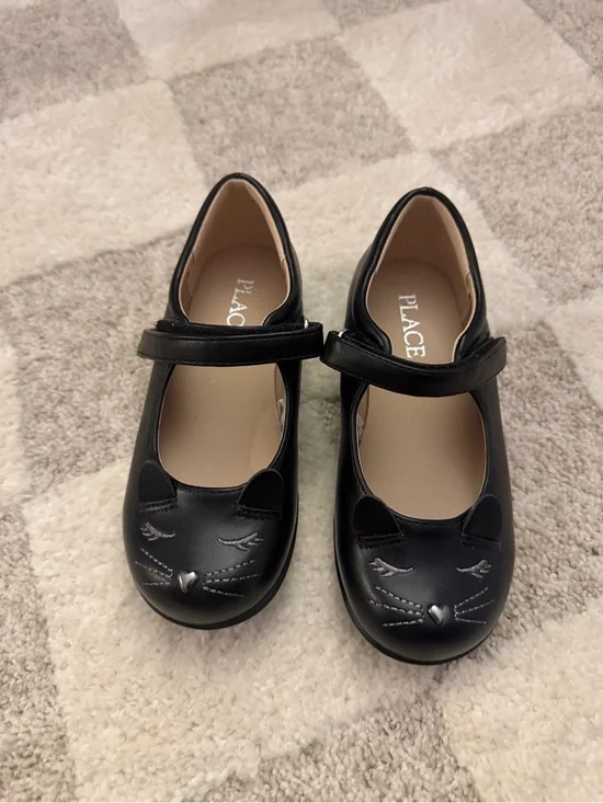 NWOT 🖤 Girls Embroidered Cat Mary Jane Shoes