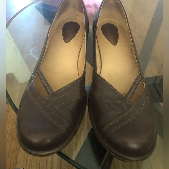 Clarks Allison collection Dress up shoes made in Brazil leather upper balance