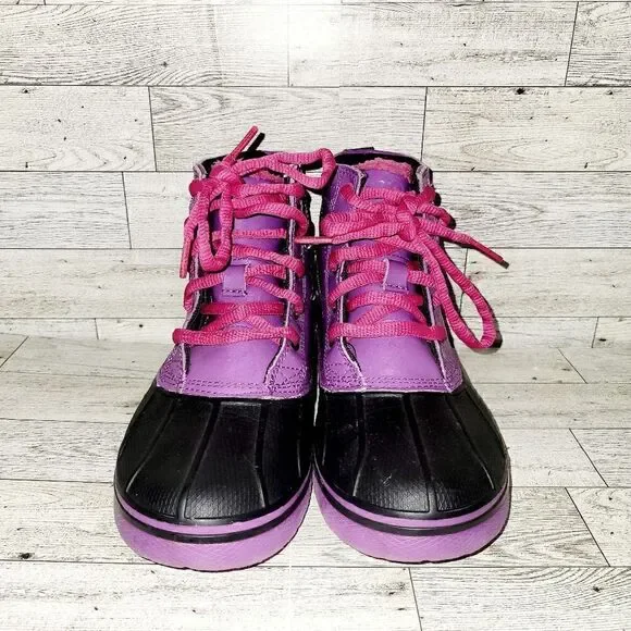 Crocs Dahlia and black allcast duck waterproof boots. ^