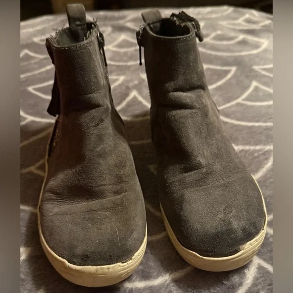 Justice Charcoal Suede Ankle Boots girls size 1