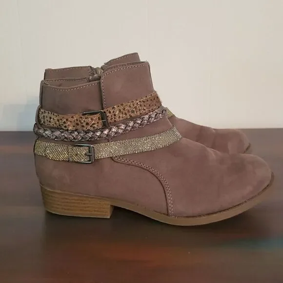 EUC SO Brown Ankle Boots with Glittery 