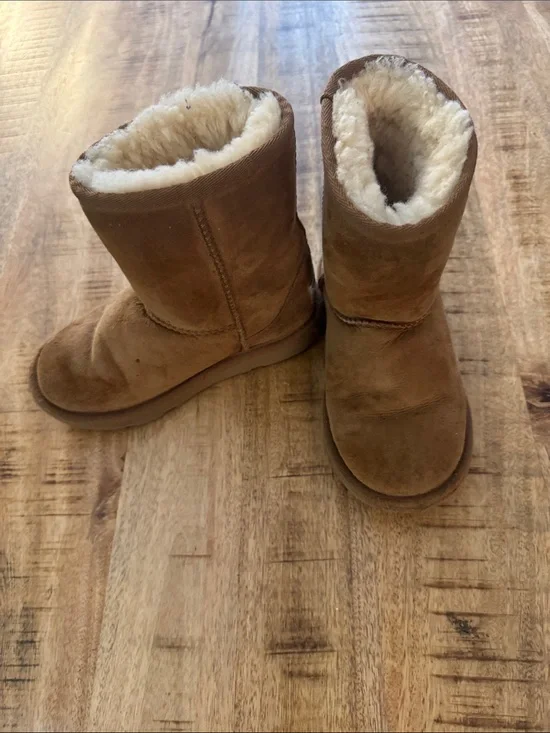 UGG Classic Tall Chestnut Shearling Lined Short Boots in Chestnut girls used