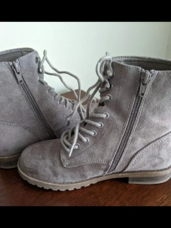 Crown Vintage Girls Taupe Boots - Size 2 - EUC