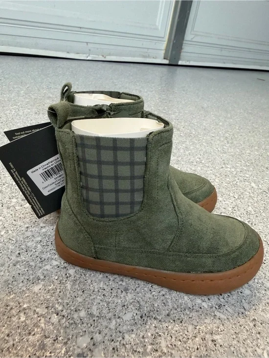 NWT Kids Olive Green Suede Zip-Up Chelsea Boots with plaid detail 8