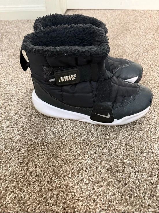 Nike Black Quilted Sherpa-Lined Slip-On Winter Sneakers 1.5 kids