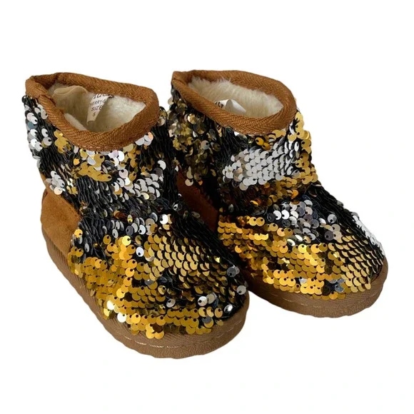 Mudd Cherry Silver and Gold Sequined Faux Fur Booties • Size 5 🗣