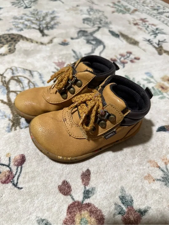 Merrel Kids Tan Lace-Up Leather Boots - Durable Outdoor Style 7