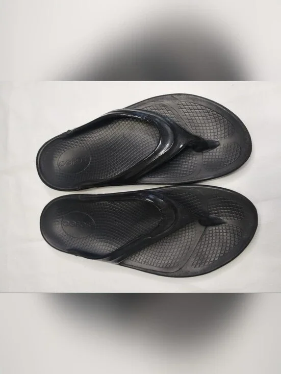 OOFOS Black Cushioned Flip Flop Sandals