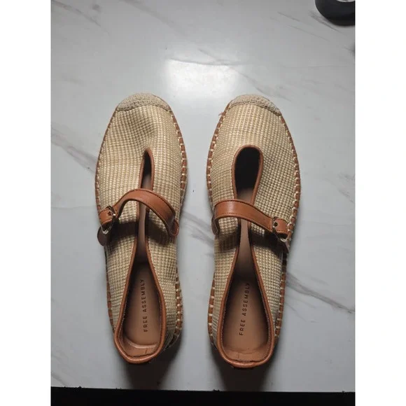 Free Assembly Women's Flats Beige Brown Buckle Strap Adjustable Size 6