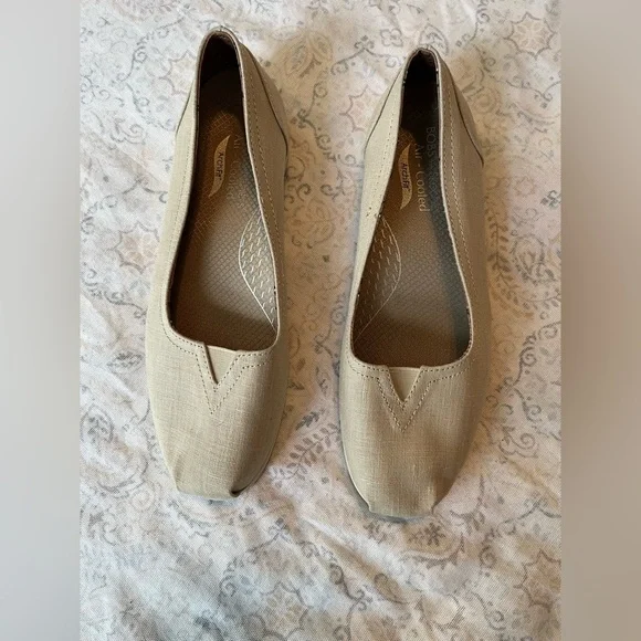 BOBS from Skechers, ‎ Beige Flats casual comfort, NWOT