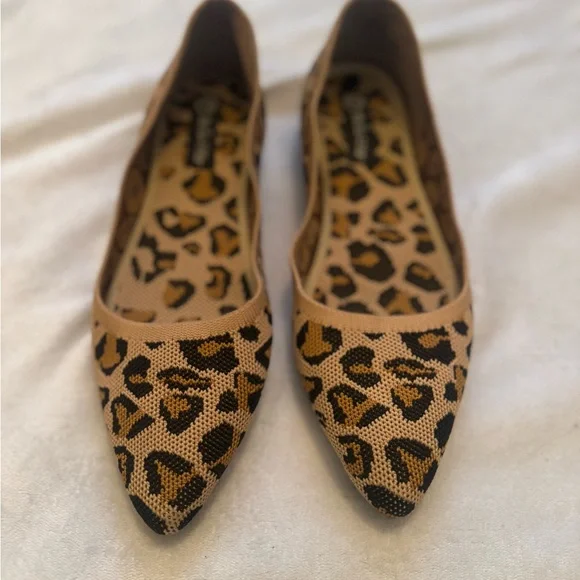 Bella Vita Mireya Leopard Print Pointed Toe‎ Flats Size 9 Animal Print Knit