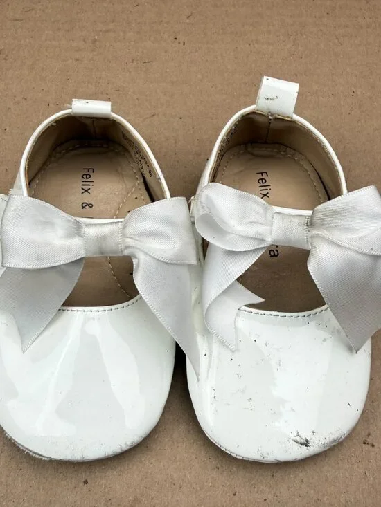 Girls' Felix & Flora White Bow Dress Shoes Size 7.5 US (14cm)