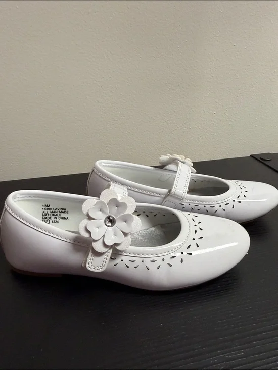 Girls' White Patent Mary Jane Dress Shoes with Floral Accent