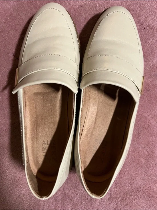 Naturalizer Cream Leather Loafers for Women