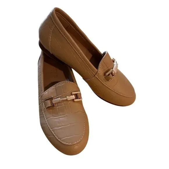 2/$30 NEW Emerald 12‎ US Girl Tan Beige Embossed Leather Loafters Gold Buckle