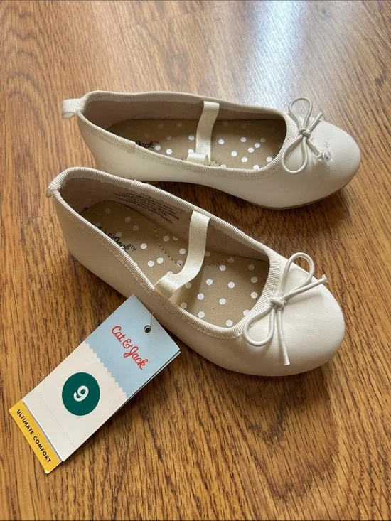 NWOT Cat & Jack Nora Flats