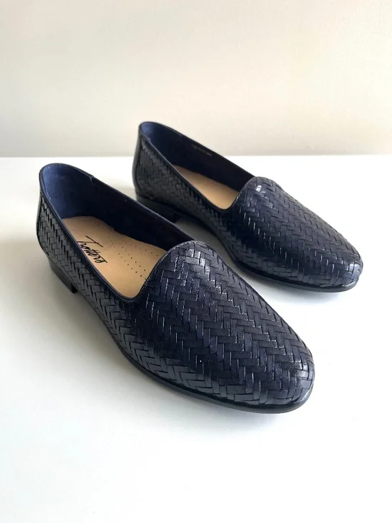 NEW Trotters Liz Woven Leather Loafers Women's Size 7M Navy Classic Flats