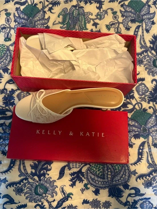 Kelly & Katie White Lace Slip-On Bow Mule Kitten Heel