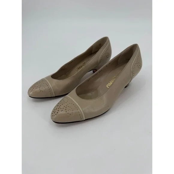 Salvatore Ferragamo Womens Taupe Leather Perforated Cap Toe Kitten Heels Size 5B