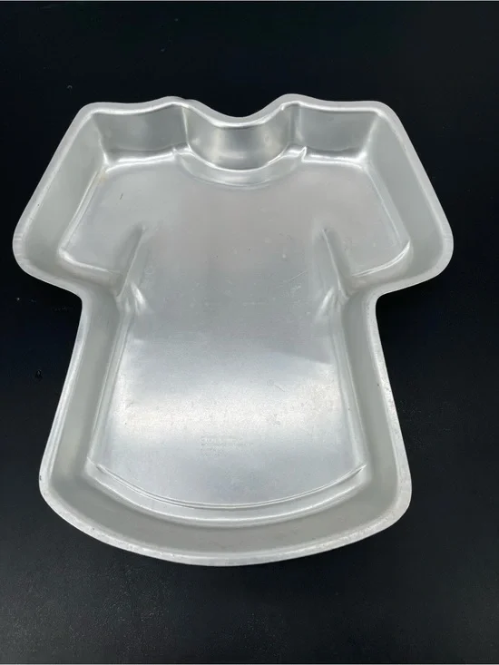 Vintage 1979 Wilton Silver T-Shirt Cake Pan 502-5617
