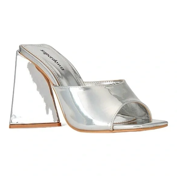 NEW Superdown Indigo Heel Metallic Silver Slip On Triangular Heel Size 7