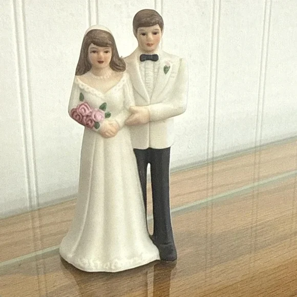 Vintage Porcelain Bride and Groom Cake Topper Figurine Made In Korea wedding