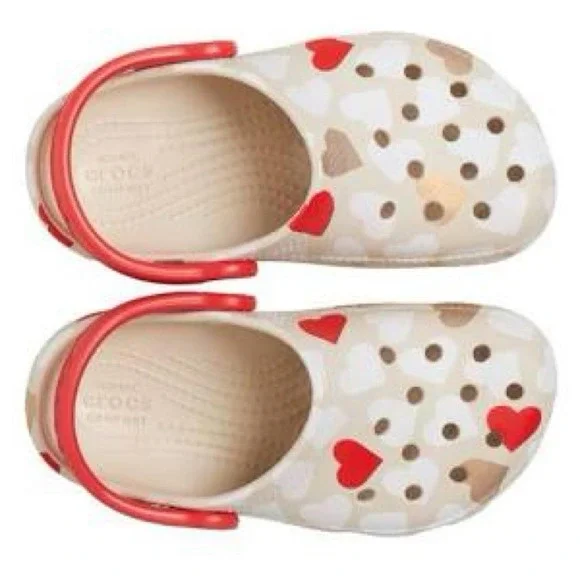 Crocs classic kids clogs with heart print clogs #crocs #hearts size 6