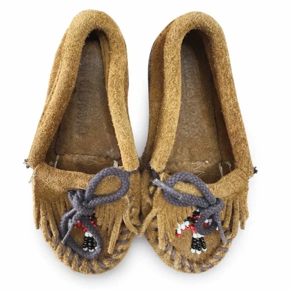 Minnetonka Kids Tan Moccasins with Beaded Detail. Size 5. Good Condition Boho