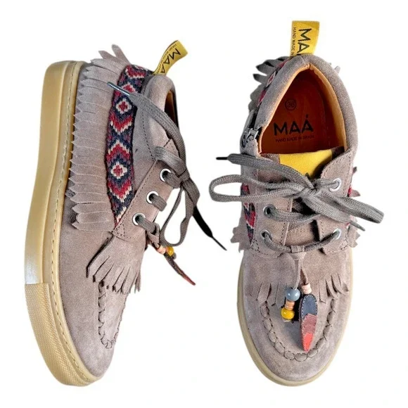 MAÁ Kids Suede Moccasin Sneakers Fringe Beaded Leather Shoes Size 36 / US 4–4.5