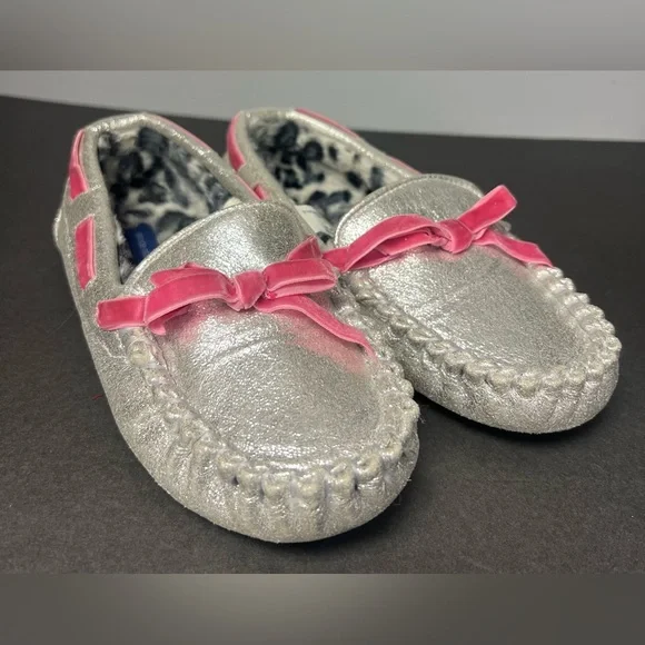 Stride Rite- Silver‎ Girls Moccasins- Size: 11/12, Pre-Owned