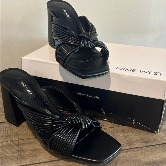 NWT Nine West Black Sandals Chunky Heels Knotted Top Slip Ons Versatile Size 9.5