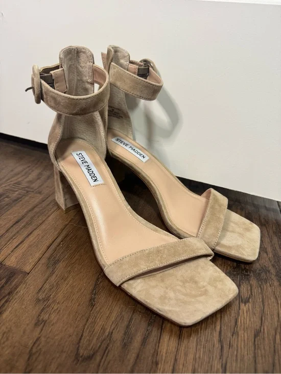 Steve Madden Beige Suede Ankle Strap Block Heel Sandals
