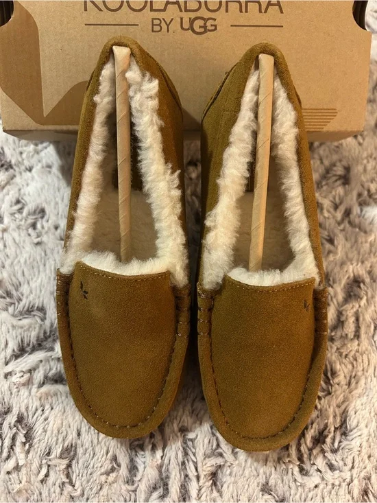 Koolaburra Kids Moccasins in Chestnut Brown with Cream Shearling