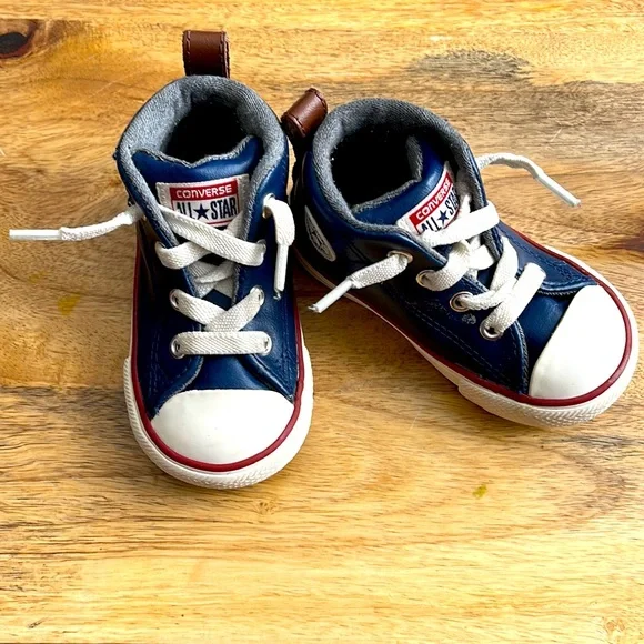 Converse Chucks- leather- toddler/ size 5‎