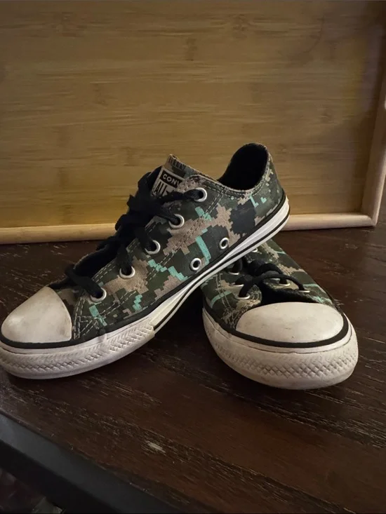 Converse Kids Low Top Sneakers in Green Camo