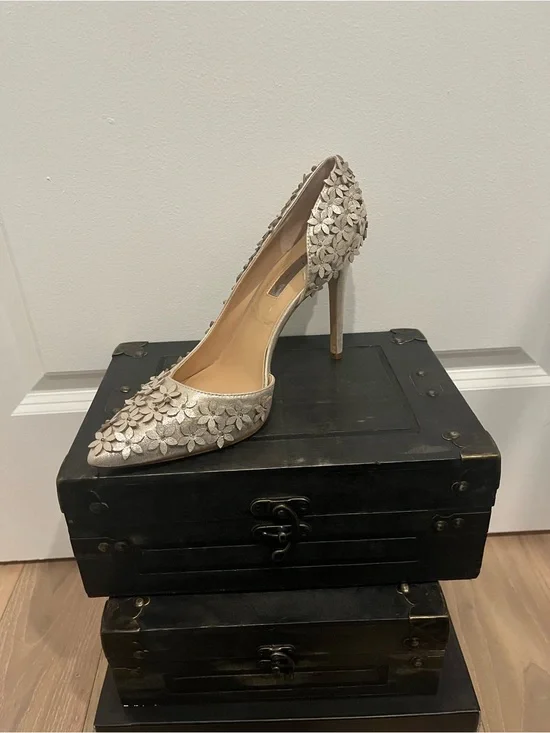 INC International Concepts Metallic Floral Appliqué Pointed Toe Pump - Gold